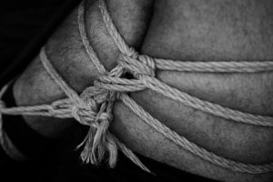 Guida al bondage: 10 posizioni per principianti